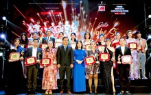 400 người tham dự đêm Vinh danh đã mặc niệm cố nghệ sĩ Chí Tài