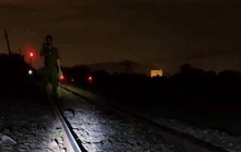 Ngủ trên đường ray, người đàn ông bị tàu lửa tông tử vong