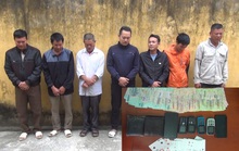 Đánh bài ăn tiền khi tới uống rượu mừng tân gia, 7 người bị bắt