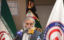 Nhà khoa học hạt nhân Iran bị bắn 13 phát, vợ ngồi cách 25 cm không hề hấn