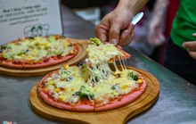 Món pizza thanh long độc lạ xuất hiện trong dịch virus corona