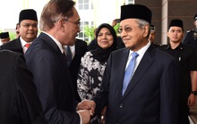 Malaysia: Ông Mahathir Mohamad làm thủ tướng tạm quyền