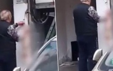 Dân mạng Trung Quốc giận sôi vì clip lột da mèo giữa tâm dịch Vũ Hán
