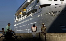 Du thuyền bị “hắt hủi” vì dịch Covid-19 gây hỗn loạn ở biển Caribbe