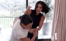 Chị em Kim Kardashian bị chê làm trò khi đánh nhau trên truyền hình
