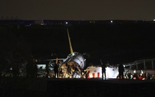Máy bay gãy làm 3 khi hạ cánh, 3 người thiệt mạng