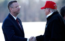 Covid-19: Hai nghị sĩ tiếp xúc gần với Tổng thống Trump tự cách ly