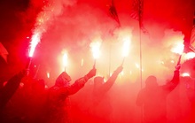 Đại sứ quán Nga tại Ukraine bị dội pháo sáng và bom khói