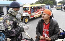 Covid-19: Cảnh sát vũ trang hạng nặng xuất hiện, Manila vắng lặng như tờ