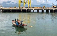 Một thi thể mặc đồ hành lễ trôi dạt tại cảng Đà Nẵng