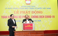 CLIP: Thủ tướng quyên góp ủng hộ phòng chống dịch Covid-19