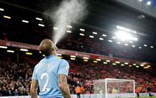 Sao Man City giữa mùa cách ly vẫn đưa 2 gái gọi về nhà