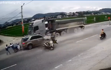 Tai nạn kinh hoàng giữa nhiều xe ôtô và xe máy khiến 3 người thương vong