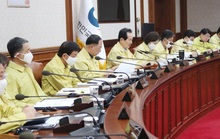 Covid-19: Tổng thống, bộ trưởng Hàn Quốc gửi trả 30% lương để chống dịch