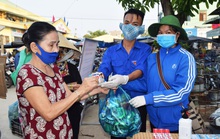 Người Quảng Nam đổi rác thải lấy đồ chống dịch Covid-19