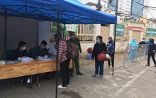 Lập xóm, mở lối đi riêng vào Bệnh viện Bạch Mai cho hàng trăm bệnh nhân chạy thận