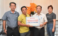 Gần 50 triệu đồng trao gia đình cháu bé ung thư não