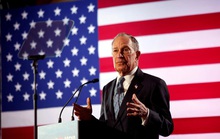 Tỉ phú Bloomberg dừng chiến dịch tranh cử để đánh bại ông Donald Trump”