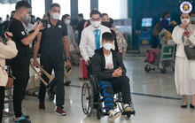 Duy Mạnh sang Singapore phẫu thuật chấn thương