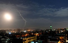 Chiến đấu cơ Israel dội tên lửa Syria, bị phòng không đánh chặn