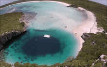 “Mắt xanh” bí ẩn sâu 202m ở vùng đảo Bahamas