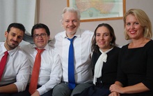 Ông chủ WikiLeaks bí mật có 2 con với luật sư tại đại sứ quán Ecuador