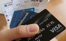 Chi tiêu qua thẻ tín dụng giảm tới 80%, ngân hàng muốn Visa, MasterCard miễn giảm phí
