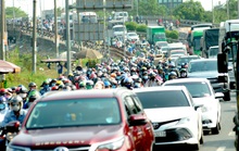 Choáng với cảnh người - xe ken đặc ở các cửa ngõ TP HCM
