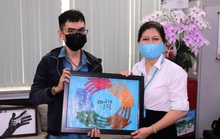 Chàng trai biến rác nhựa thành tranh