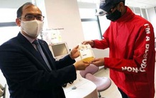 Hồng Kông: Huyết tương người sống sót giết 99% virus gây Covid-19