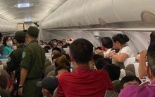 Hai hành khách bị áp tải rời máy bay từ Hà Nội đi TP HCM