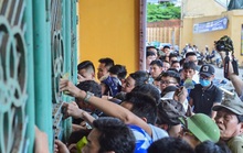CLIP: V.League 2020 trở lại: Hàng ngàn người đổ xô đến sân mua vé trận Nam Định-HAGL