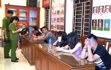 Thượng úy CSGT tham gia tiệc ma túy để chia tay bạn đi chấp hành án