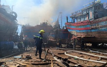Đà Nẵng: Tàu cá bốc cháy giữa xưởng sửa chữa, thiệt hại gần 1 tỉ đồng
