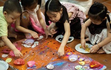 Vẽ lên cổ tích gây quỹ cho trẻ khiếm khuyết