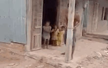CLIP: Bắt giam kẻ hành hạ dã man con gái 6 tuổi gây phẫn nộ
