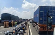 TP HCM: 11 ôtô tông nhau trên cầu, giao thông rối loạn