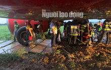 Giải cứu máy bay trượt khỏi đường băng ở Tân Sơn Nhất