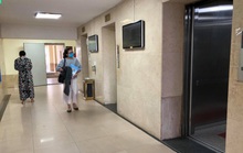 Người đàn ông nghi dâm ô bé trai trong thang máy ở chung cư 25 Lạc Trung
