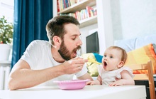 Ăn dặm thế nào để bé dễ mọc răng?