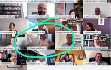 Nữ thượng nghị sĩ vô tình lộ ngực khi họp trực tuyến trên Zoom