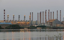 Đằng sau cái bắt tay âm thầm giữa Bắc Kinh và Tehran