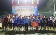 Đội bóng Công đoàn Ngành Xây dựng Quảng Nam đoạt cúp vô địch