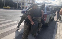Ukraine: Bắt cóc 20 con tin và dọa nổ tung xe buýt