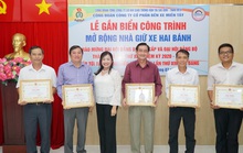 Bến xe Miền Tây: Gắn biển công trình chào mừng Đại hội Đảng các cấp