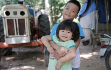 Ba đứa trẻ mất cha mẹ dưới bánh xe container: Hạnh phúc trở về