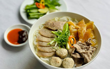 Quán phở hơn 70 năm vẫn nấu bằng củi