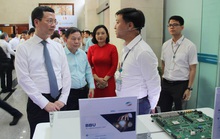 Bộ trưởng Nguyễn Mạnh Hùng: Mỗi người có 1 smartphone, mỗi nhà 1 đường cáp quang tốc độ cao