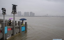 Sông Trung Quốc vượt mức cảnh báo, Nhật chạy đua với thời gian