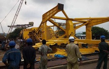 Sập cần cẩu khổng lồ, 11 công nhân bị đè chết